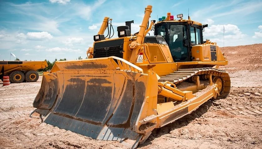 Гусеничный бульдозер с отвалом