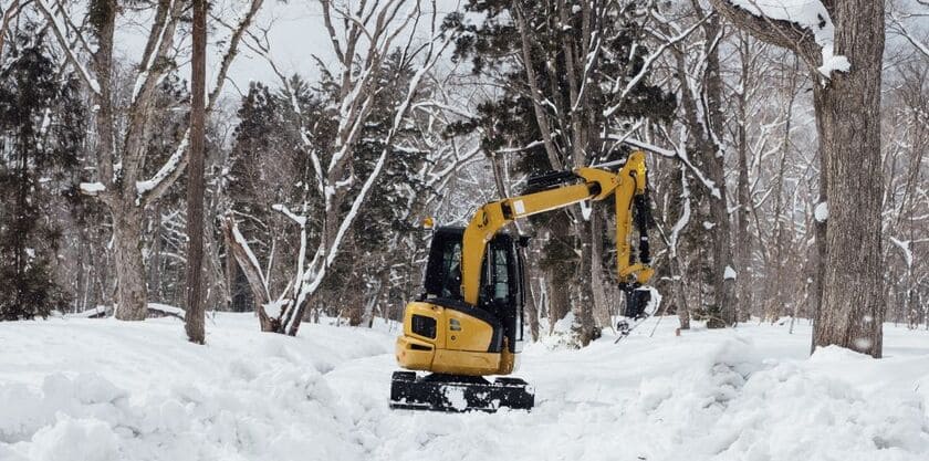 Міні-екскаватор на гусеничному ходу