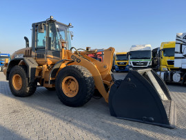 Фронтальний навантажувач Case 621D 2007 року