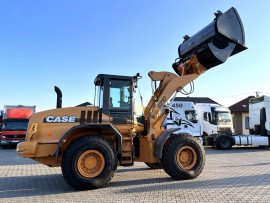 Фронтальний навантажувач Case 621D 2007 року - 4