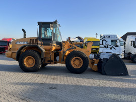 Фронтальний навантажувач Case 621D 2007 року - 2