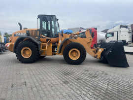 Case 821E - 2010 року - 3
