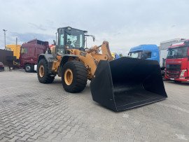 Фронтальний навантажувач Case 821E - 2010 року