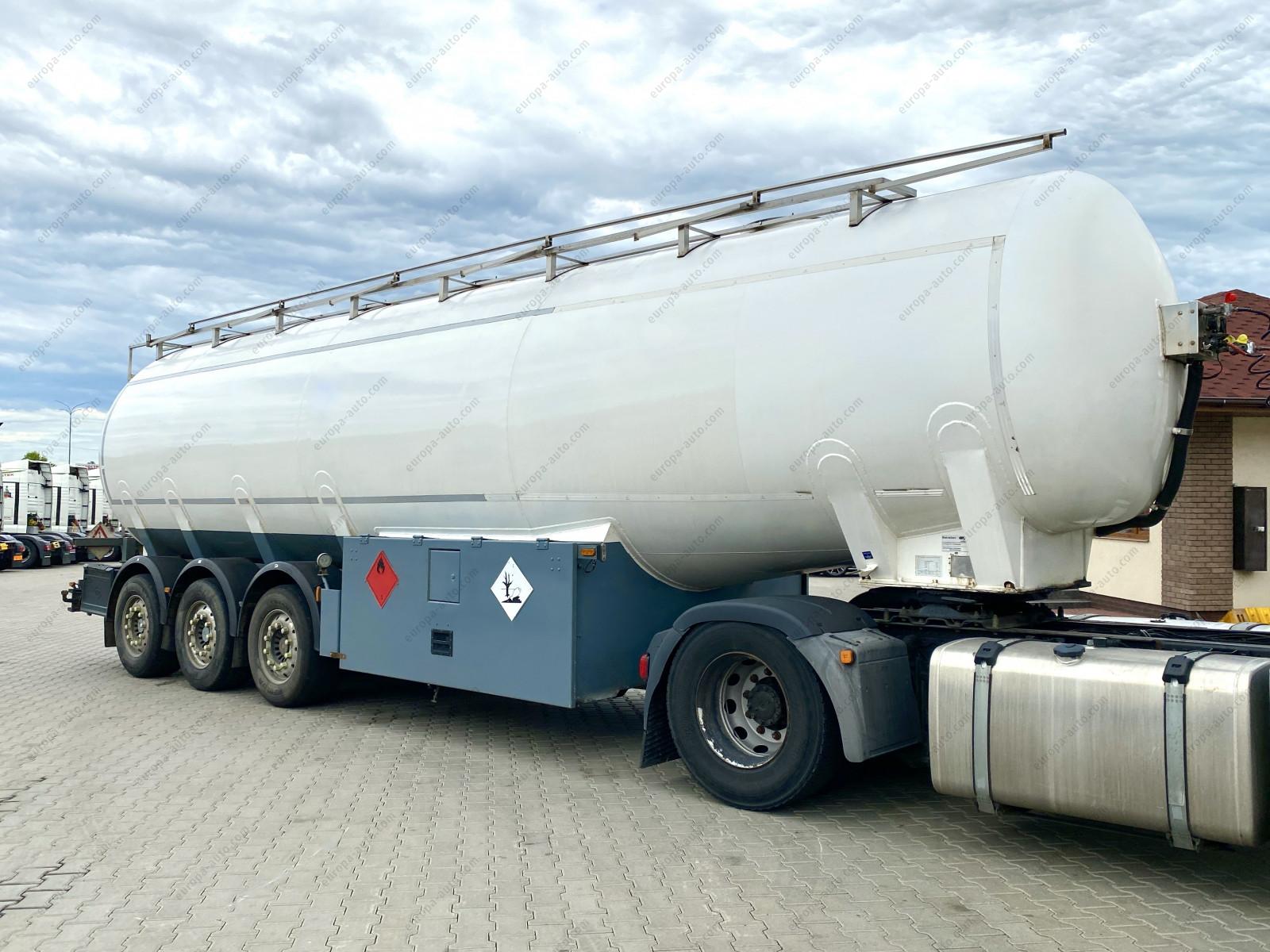Feldbinder TSA fuel tanker - 1